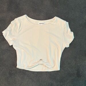 Cropped tee with ring detail in front